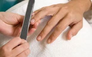 علاج الجلد الميت حول الاظافر