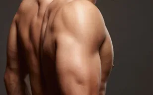 كيف تقوي عضلات الكتفين 