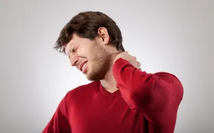 كيف تمنع أو تخفّف من آلام الظهر والرقبة