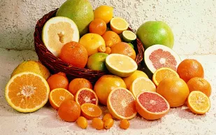 الحمضيات الفائدة من القشرة وحتى اللب