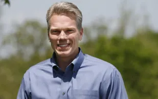 براد سميث رئيس مجلس الإدارة والرئيس التنفيذي لشركة انتويت