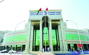 جنايات أبوظبي تنظر في قضية اتهام ضابط شرطة بتلقي رشوة