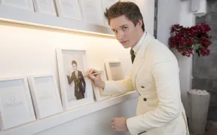 بعيدا عن كلوني وبيكهام.. 5 رجال يتحلون بأناقة آسرة!