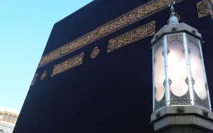 قصة السعودي الذي حاول إحراق نفسه بجوار الكعبة (فيديو)