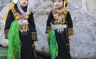 فيديو| زفة لأصغر عروسين في الجنادرية!