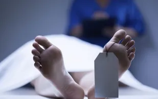 مات منذ 35 يوماً وفتحوا قبره فاكتشفوا المفاجأة