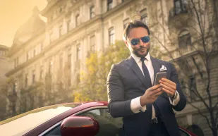 خدع تمكنك من ارتداء نفس البدلة بـ 5 طرق مختلفة (صور)