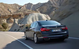 بي إم دبليو على عرش السيارات الفارهة في 2016  ولكزس بالمركز الرابع