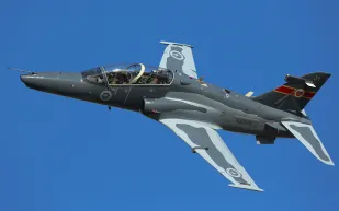 فيديو من فوق الغيوم مقاتلات ألمانية تعترض طائرة هندية