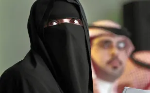 شاهد| سعوديه تثير جدلاً بسبب مقطع فيديو مع زوجها