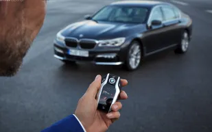 ماذا سيحدث إذا سقط مفتاح «فوب» أثناء قيادة السيارة؟ (صور)