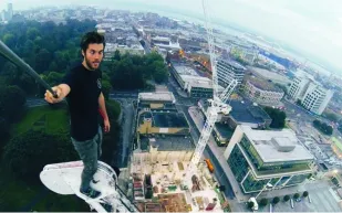 شرطة دبي تستدعي المغامر الأوروبي متسلّق البنايات