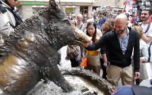 التماثيل والأماكن التي تجلب الحظ حول العالم