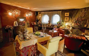 فقط لشخصين.. هذا هو أصغر مطعم في العالم