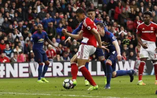 بالفيديو ظهور سواريز العضاض جديد في الدوري الإنجليزي