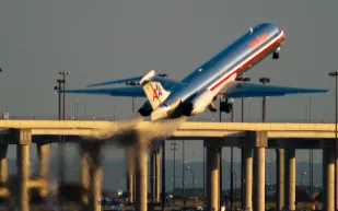 «السبب الحقيقي» لحظر الإلكترونيات على الطائرات المتجهة لأمريكا