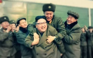 قصة الرجل الغامض الذي قفز على ظهر زعيم كوريا الشمالية