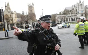 شاهد كيف هربت رئيسة الوزراء البريطانية بعد هجوم لندن