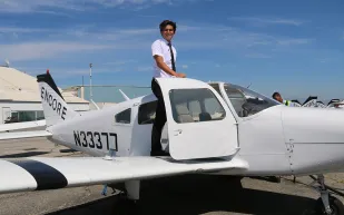 أماكن توفر لك تعليم قيادة الطائرات الهليكوبتر وأنواع أخرى