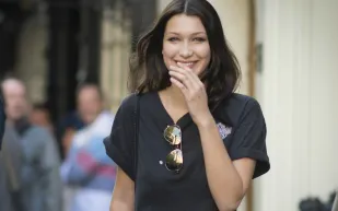 عارضة الأزياء الأمريكية بيلا حديد: "فخورة بإسلامي.. ووالدي كان يصلي معنا" عارضة الأزياء الأمريكية بيلا حديد: "فخورة بإسلامي.. ووالدي كان يصلي معنا"