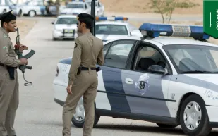 فيديو| كاميرا مراقبة ترصد اعتداء وحشي على رجل أمن