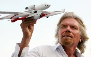 بماذا نصح الملياردير البريطاني برانسون من هم في عمر الخامسة والعشرين والخمسين