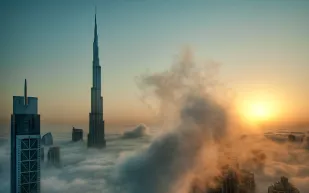 فيديو| دعوة للسماح بتأخر الموظف ساعتين أثناء الضباب