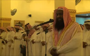 فيديو| إمام الحرم السابق: اقتدي بالرسول في «قصف الجبهات»!