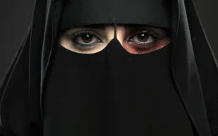 فيديو| موقف إنساني لولي العهد مع فتاة سعودية