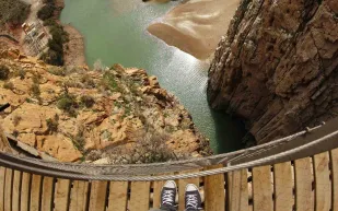 افتتاح الرصيف المعلق الأكثر رعباً في العالم هذا الصيف