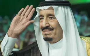 الأوامر الملكية الجديدة تعود بالسعوديين 6 سنوات إلى الوراء