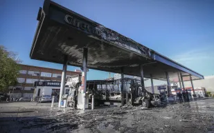 فيديو| حريق مروع بمحطة وقود بجازان