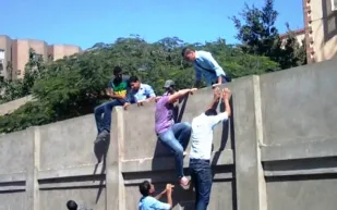 فيدبو| هروب من نافذة بالدور الثالث بمدرسه