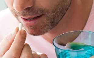 صور| الإعتماد على مسكنات الألم.. الأمر أخطر مما يخيل إليك 