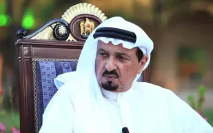 فيديو| حاكم عجمان يجمع سوري بابنه بعد فراق 6 سنوات
