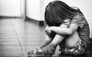 يهتك عرض شقيقين قاصرين بالابتزاز في دبي