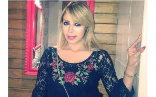 الإعلامية إيمان أبو طالب تدخل القفص الذهبي والعريس مفاجأة