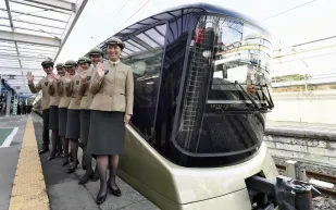 المقصورات الفخمة والخدمة المميزة لقطار شيكي شيما أصبحت في متناول الجميع