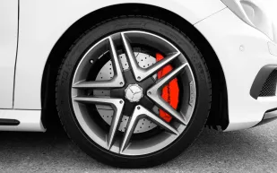 نصائح للعناية بإطارات سيارتك في الصيف.. انتبه للنقشة وانحراف السيارة