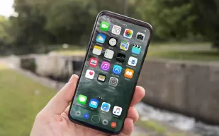 فيديو| مفاجأة .. قاريء بصمة الأصبع يغيب عن هاتف آيفون 8 الجديد