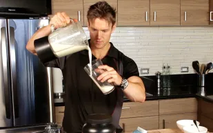 قائمة أفضل المشروبات التي يجب الرياضيين تناولها في رمضان