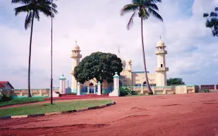 ما الدولة التي لم تتغير ساعات الصيام بها منذ دخول الاسلام؟