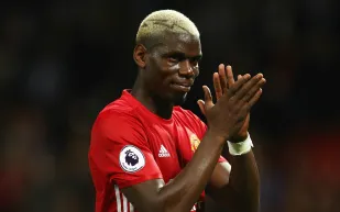 فيديو| لاعب مانشستر يونايتد بصحبة الشيخ الحذيفي