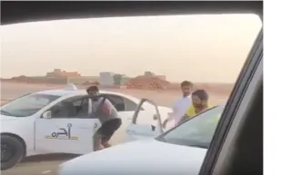 شاهد| مضاربة بين شباب سعوديين ولكن المفاجأة