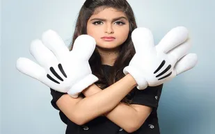 فيديو| والد حلا الترك يظهر عاري الصدر ويفزع الملايين