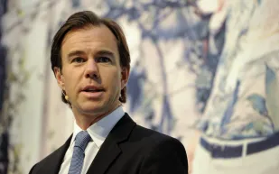 توم بيرسون.. صناعة السينما جعتله ضمن الـ15 الأغني في السويد 