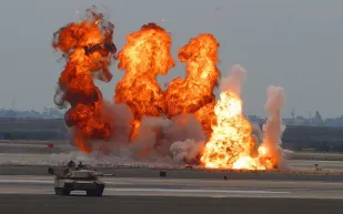 بالفيديو لحظة تفجير انتحاري مكة نفسه بحزام ناسف بالقرب من رجال الأمن