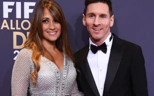 بعد حب دام لسنوات ..ميسي يعقد قرانه على رفيقة دربه أنتونيلا روكوزو (صور)