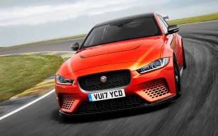 «جاكوار» XE SV سيارة السيدان الأقوى في العالم.. وإنتاجها سيقتصر على 300 نسخة
