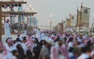 متعة اكتشاف وابداع.. السعوديون يستعيدون عبق الماضي في #جادة_عكاظ (صور)